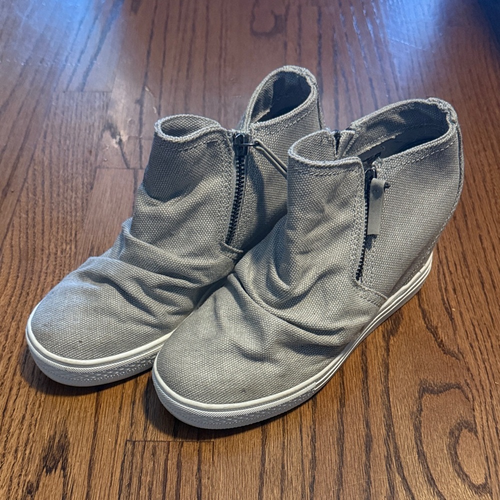 Not Rated Womens Shoes Size 7.5 Gray Sneaker Wedges Slouched Front Side Zip